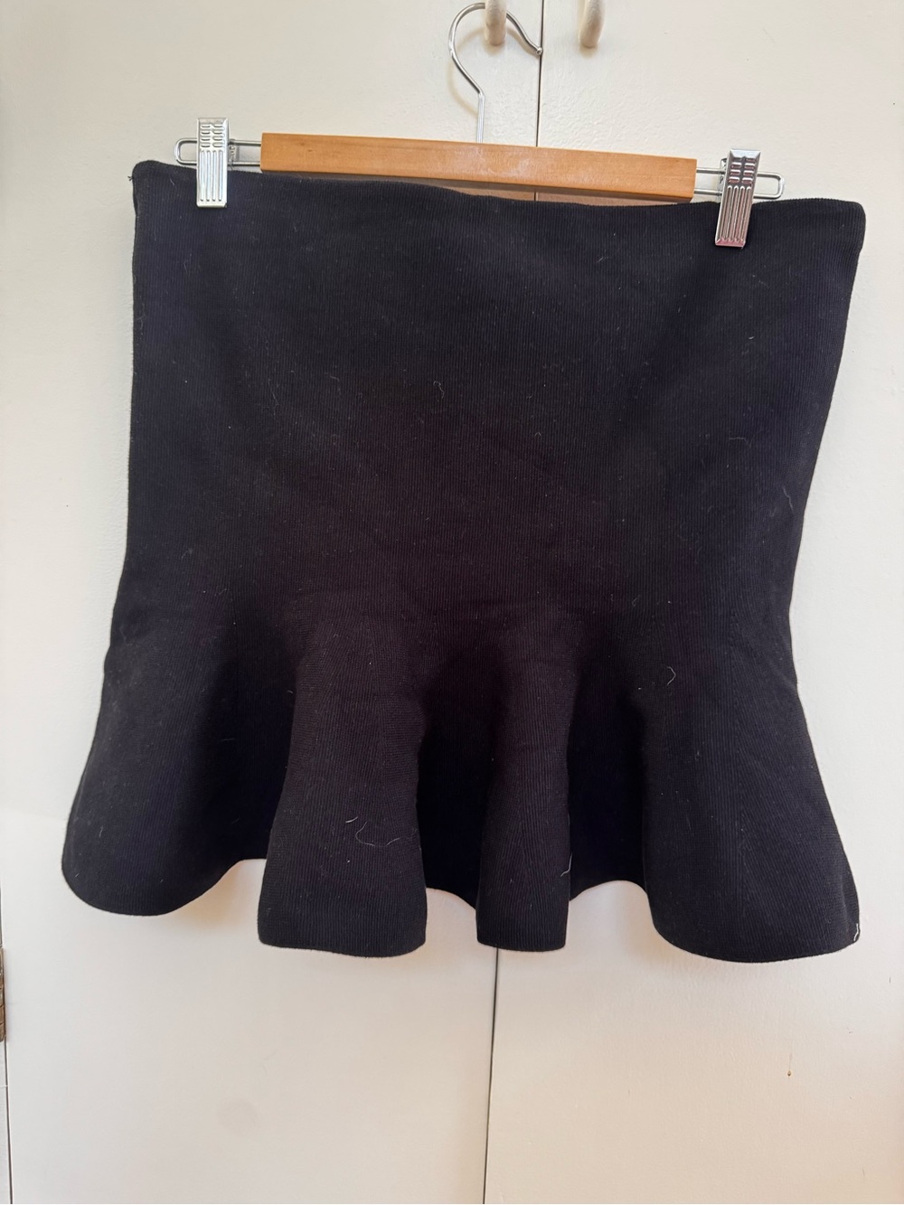Ann Taylor Black Flounce Ruffle Hem Knit Mini Skirt NWT Size L